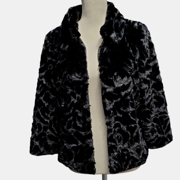Black faux fur soft coat from JohnPaulRichard - Picture 1 of 8